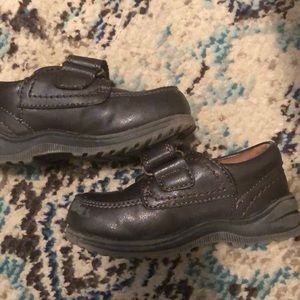 Carters sz 6 baby/toddler brown Velcro Oxfords.